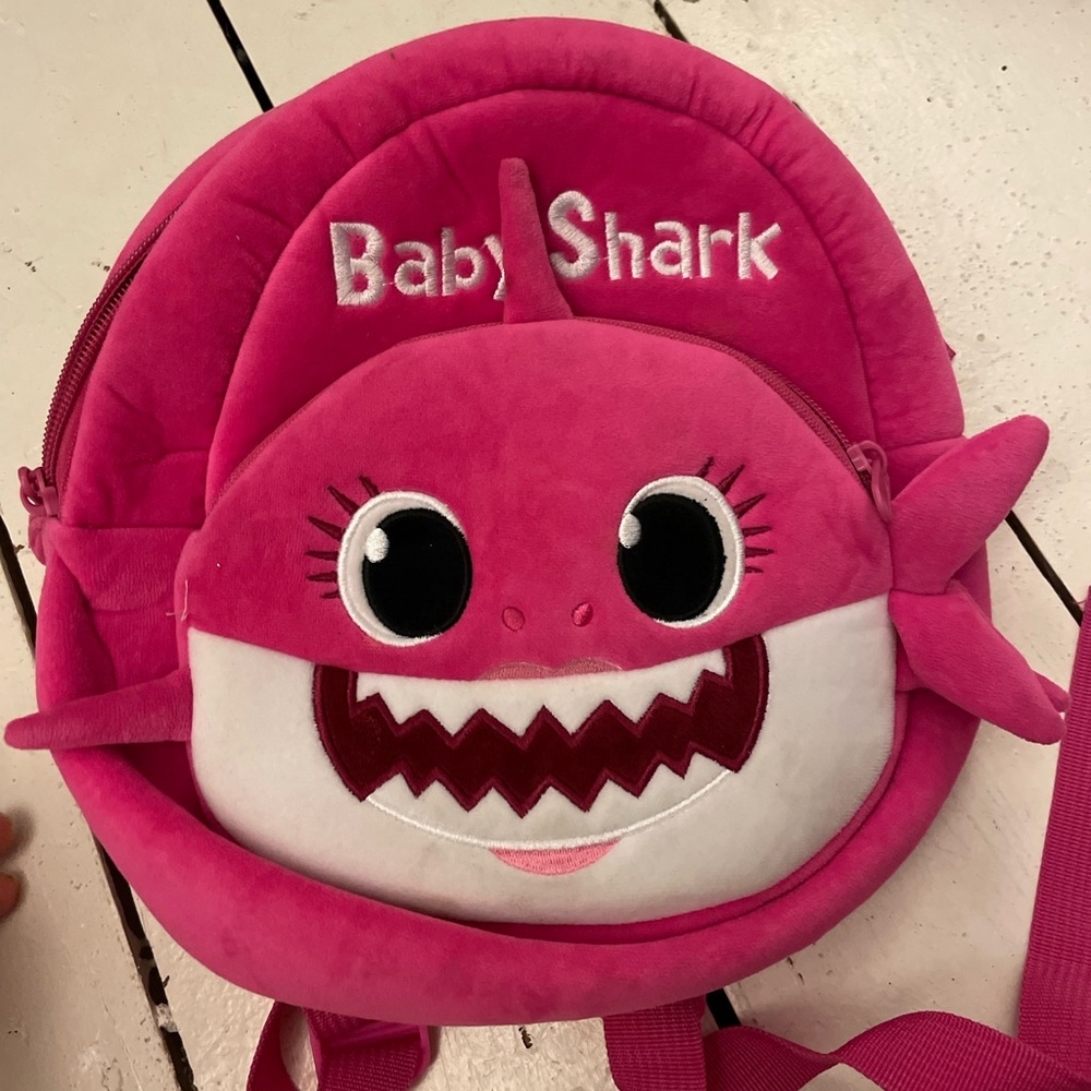 Baby shark handbag b18